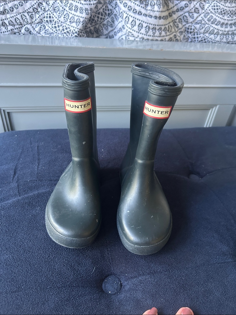 Hunter Kids Navy Rain boots with Red Logo